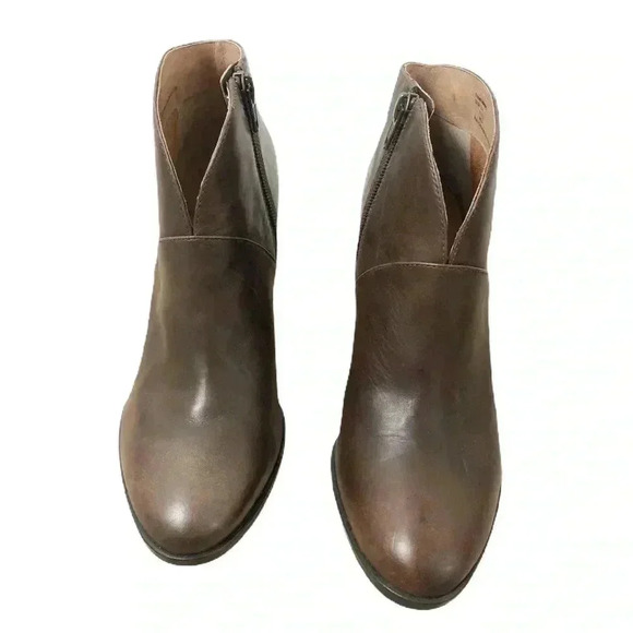 206 Collective Everett heeled ankle boot V front side zip brown - Picture 1 of 7